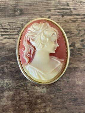 Vintage 70s Victorian Revival Cameo Perfume Locket Pendant Brooch Gold Tone Boho